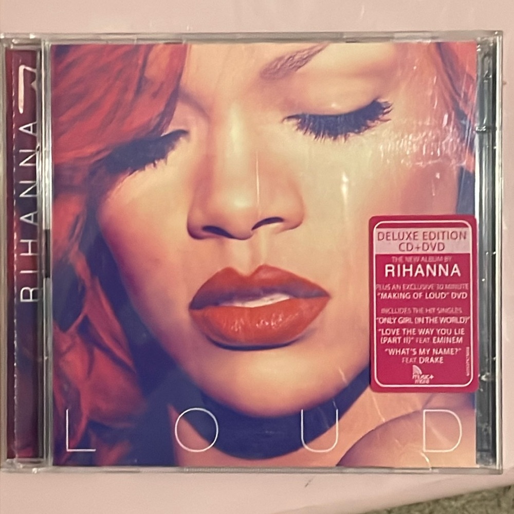 Rihanna “Loud” Deluxe Edition CD